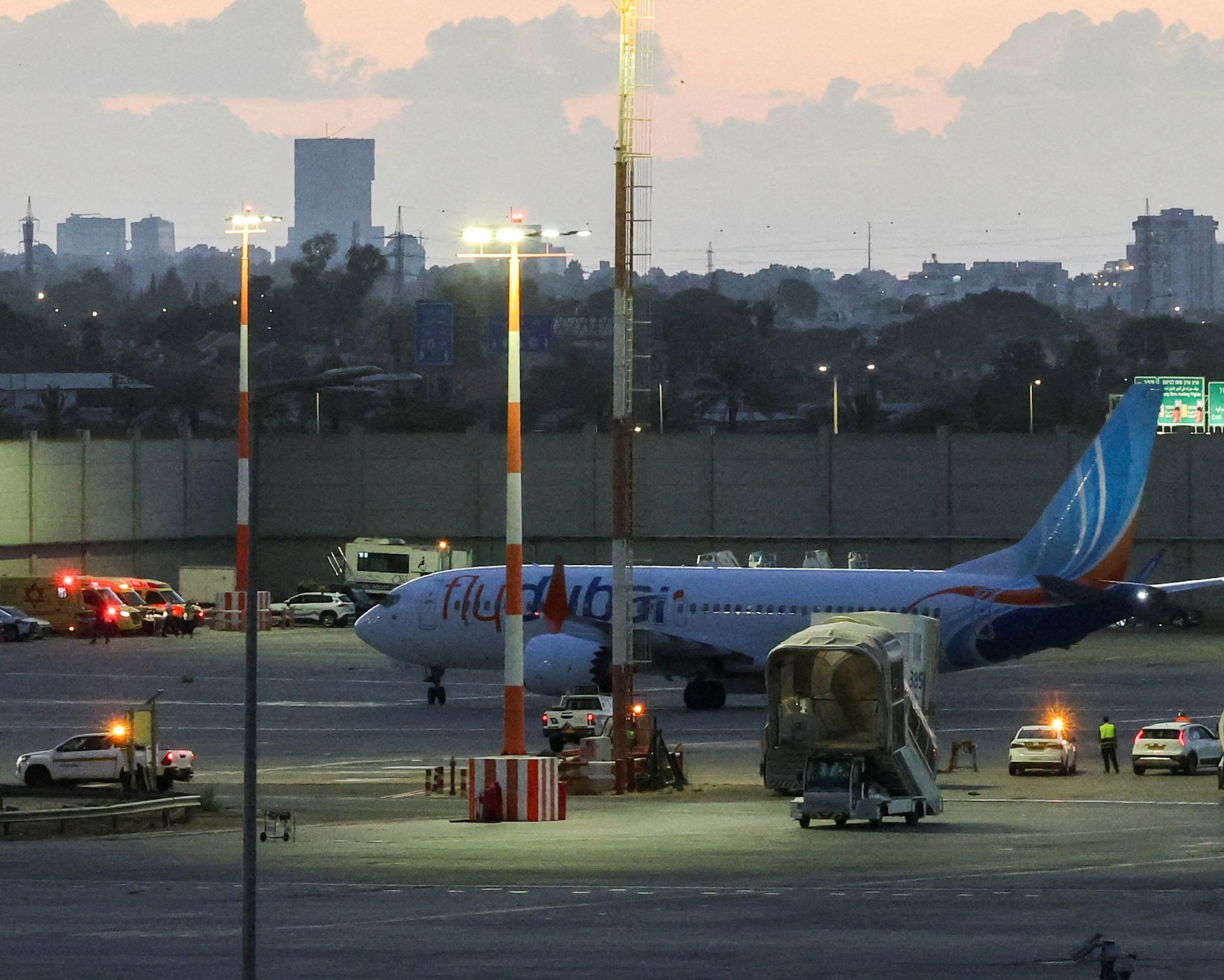 Israel điều tra khả năng cơ phó FlyDubai có liên hệ với tổ chức bên ngoài   